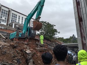 Longsor di Kampus UIN Imam Bonjol Timbun Mobil-Motor, Kuliah Beralih Daring