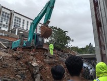 Longsor di Kampus III UIN Imam Bonjol Padang, 4 Mobil-3 Motor Rusak