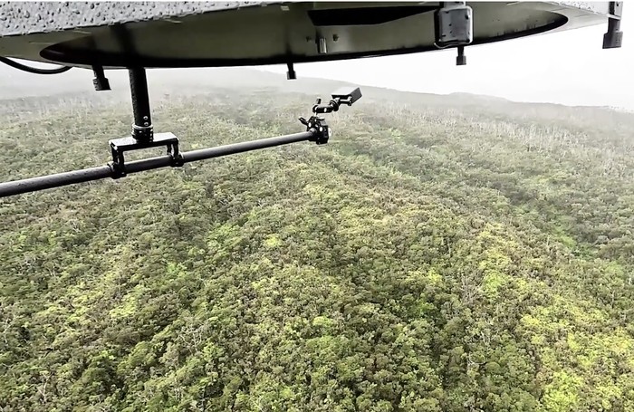 Melepas nyamuk pakai drone