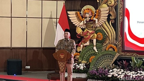 Menteri ATR/BPN Nusron Wahid saat sambutan di acara Rakor Akhir Gugus Tugas Reforma Agraria Bali di Kantor Gubernur Bali, Rabu (26/11/2025).