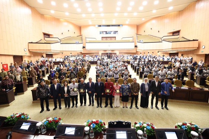 Hari Guru, Ibas Tekankan Kesejahteraan dan Kompetensi Guru SD