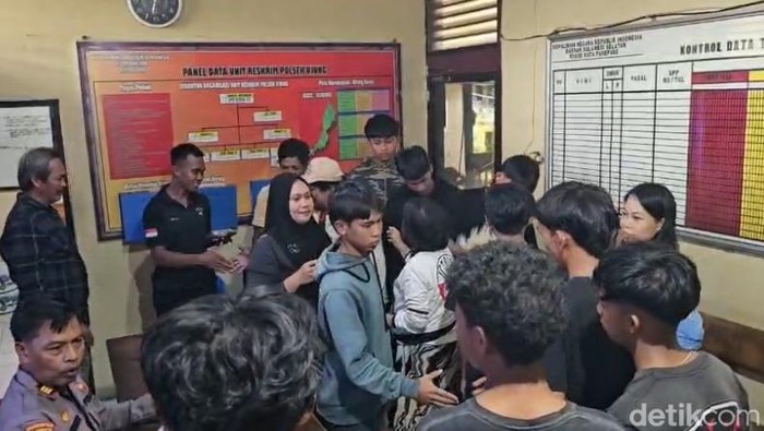 Sejumlah pelajar SMK yang mengikuti praktik kerja lapangan (PKL) terlibat tawuran usai pesta minuman keras (miras) di Kota Parepare, Sulawesi Selatan (Sulsel).