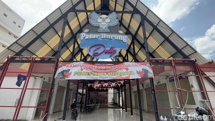 Pasar Burung Dolly Surabaya