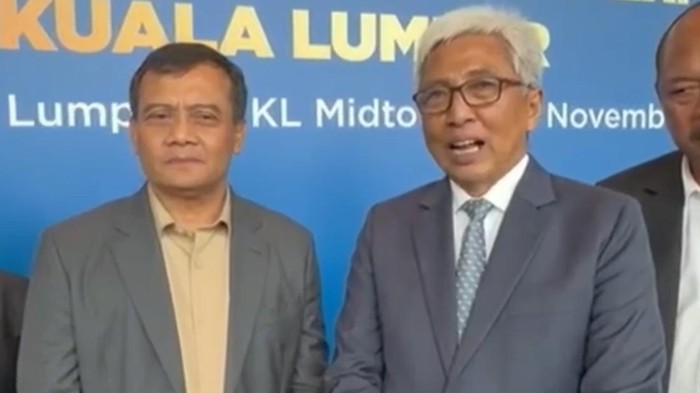 Gubernur Jawa Tengah, Ahmad Luthfi (kiri) dan Duta Besar Indonesia untuk Malaysia, Indra Hermono (kanan) di Malaysia. Foto diunggah Rabu (26/11/2025).