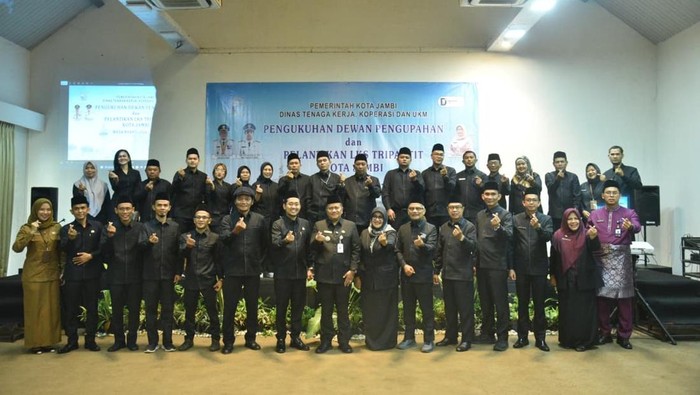 Pengukuhan dewan pengupah dan pelantikan LKS Tripartit