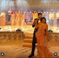 Berapa banyak orang lapar yang bisa mereka beri makan? Buang-buang uang, Sungguh pemborosan. Buang-buang uang, setidaknya mereka bisa memberikannya kepada orang miskin dengan jumlah yang telah mereka keluarkan. Foto: Instagram @wizcraft.weddings