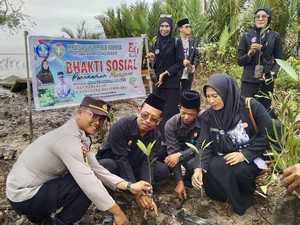 Gerakan 21 Ribu Pohon di Meranti, Pelajar dan Bhabin Tanam Mangrove