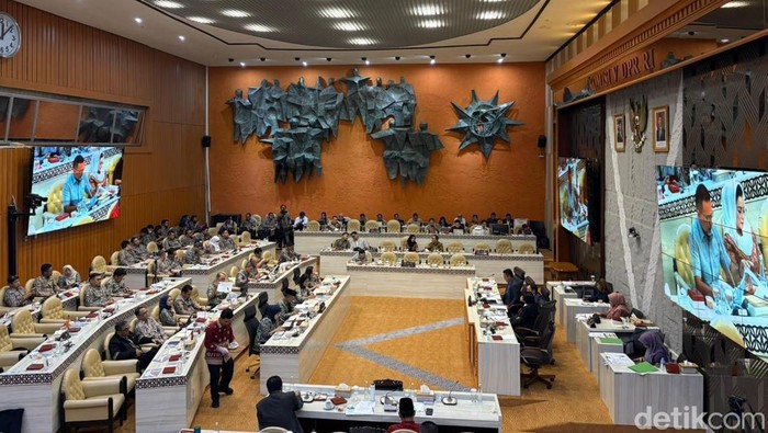 Raker Komisi V DPR RI Bersama Menteri PU