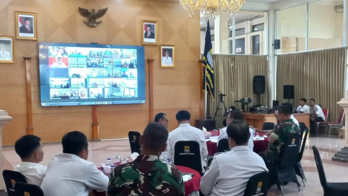 Rapat pembentukan Koperasi Merah Putih di Cirebon