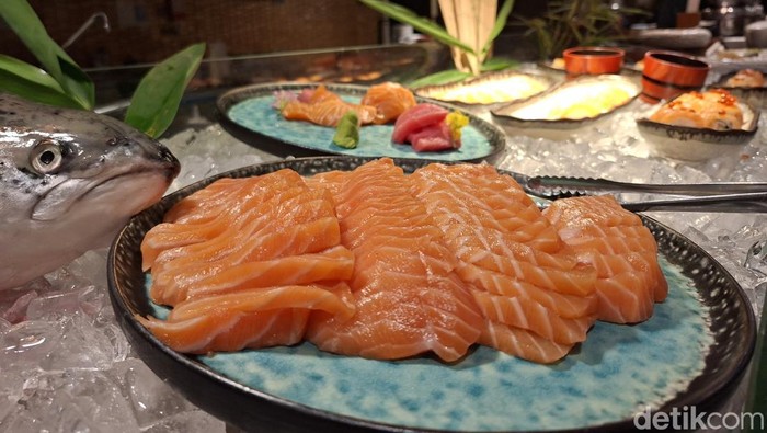 Santapan khas Jepang di Feast Restaurant Sheraton Hotel Bandung.