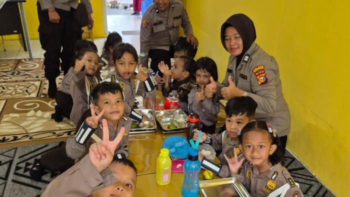 SPPG Polres Inhu Distribusikan MBG Aman dan Berkualitas ke 1.495 Siswa