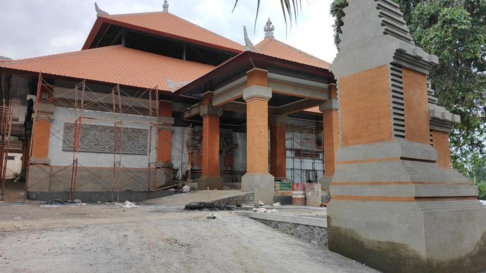 Tampak depan wantilan baru Museum Yadnya di Jalan Ayodya, Kecamatan Mengwi, Badung. (Agus Eka/detikBali)