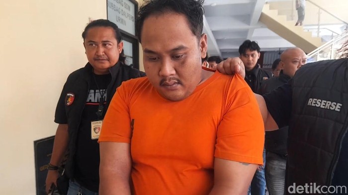 Tampang Anggi pelaku pembunuhan guru SD yang mayatnya ditemukan di hutan Brebes, Rabu (26/11/2025).