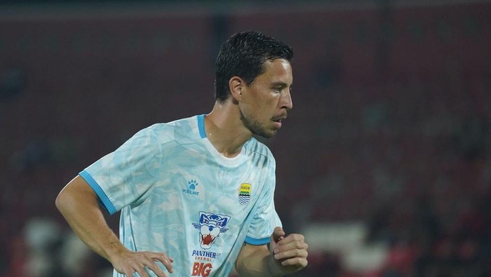 Thom Haye Sebut Keluarganya Diteror Usai Persib Bungkam Persija
