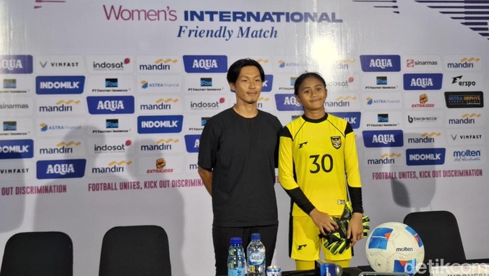 Jumpa pers Timnas Putri Indonesia di Stadion Maguwoharjo, Sleman, Rabu (26/11/2025).