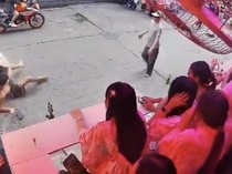 Turis China-Korsel Adu Jotos di Depan Bar, Perkara Live Streaming