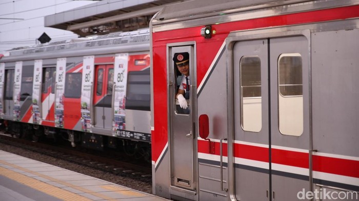 Wacana pengoperasian KRL selama 24 jam mulai mencuri perhatian publik, terutama warga yang kerap pulang larut malam. Banyak penumpang menilai layanan nonstop dapat menjadi solusi atas sulitnya mencari transportasi setelah jadwal kereta berakhir.