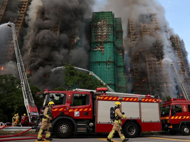 44 Orang Tewas Saat Kebakaran Lalap Apartemen Hong Kong