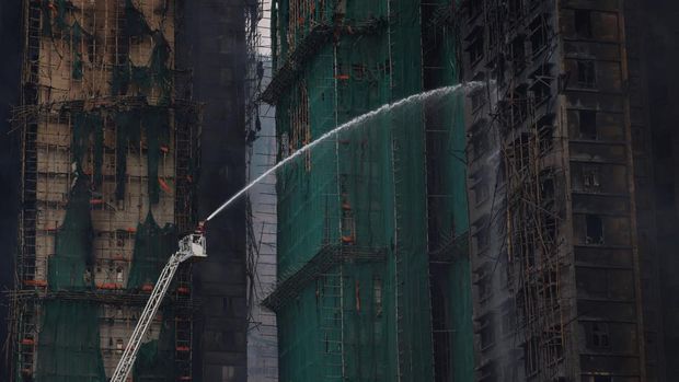 An injured firefighter boards an ambulance after being rescued from the scene of a major fire at Wang Fuk Court housing estate, in Tai Po, Hong Kong, China, November 27, 2025. REUTERS/Tyrone Siu