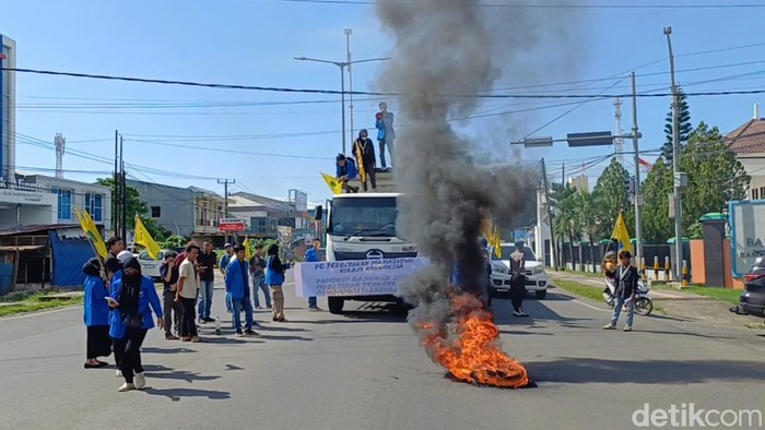 Aksi demonstrasi mahasiswa di Pangkep menuntut anggota DPRD, Ikbal Chaeruddin di PAW.