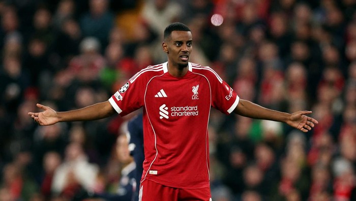 Kata Arne Slot soal Cedera Isak, Benarkah Patah Kaki?