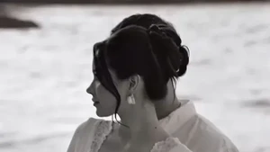 Al tampak memeluk Alyssa dari belakang sambil memegang perutnya, menunjukkan antusiasme jadi calon ayah. Foto: Instagram Alyssa Daguise