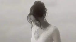 Maternity Ala Alyssa Daguise, Elegan Pakai Dress Putih di Pantai