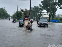 Simpang Jalan RS Haji dan Selamat Ketaren Terendam Banjir, Kendaraan Nyangkut