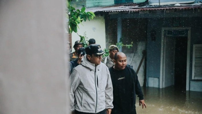 Wali Kota Medan Rico Waas meninjau lokasi yang terendam banjir di beberapa titik di Kota Medan.