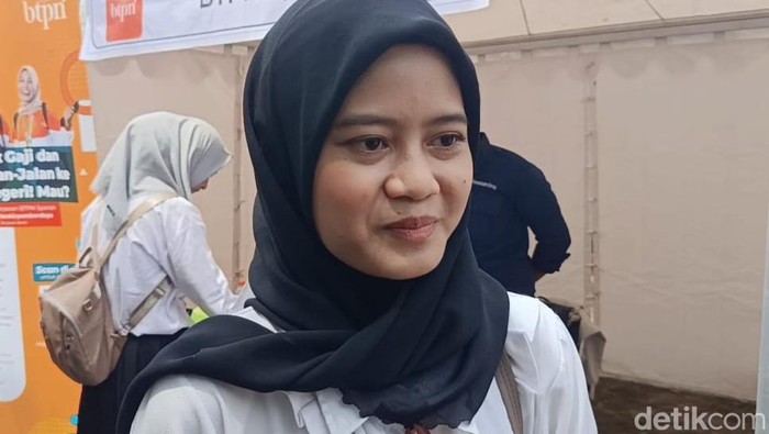 Cantika, pencari kerja yang datang ke job fair di Indramayu