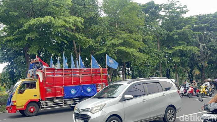 Demo buruh di Surabaya
