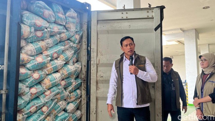 Direktur Utama Perum Bulog Ahmad Rizal Ramdhani