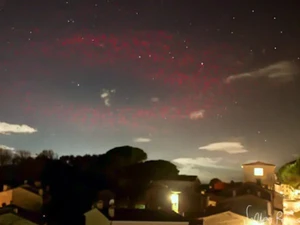 Fenomena Cahaya Merah Mirip UFO di Italia Terulang Setelah 2 Tahun