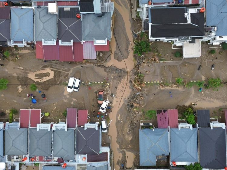 Foto Udara Kawasan Elit di Padang Luluh Lantak Diterjang Banjir Bandang