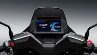 Fitur-fitur di motor ini juga cukup melimpah, dari layar TFT 6 inci full color yang dapat terhubung ke smartphone via Bluetooth dan aplikasi Carbit Ride dengan fungsi Mirror Screen. Ada juga port pengisian ganda USB-A dan USB-C, dengan standar tahan air dan debu IP67, tangki bensin 8 liter yang diletakkan di depan, kursi sport, dan footrest penumpang model lipat. Foto: Dok. GPX