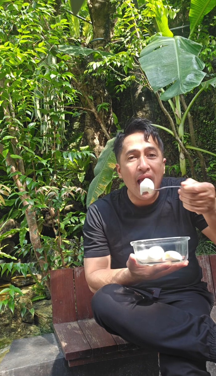 Irfan Hakim Puas Makan Nasi Bejeg hingga Pecak Gurame Saat Kulineran