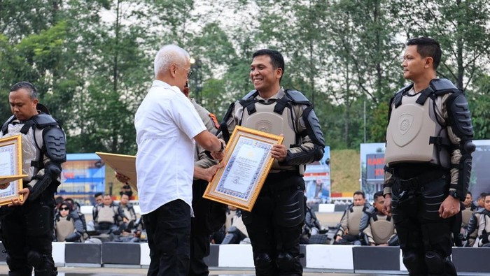 Kapolresta Sidoarjo Raih Penghargaan Kapolri di Apel Kasatwil 2025