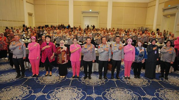 Kapolri Jenderal Listyo Sigit Prabowo menghadiri Polri 'HeForShe' Awards 2025 Kapolri Jenderal Listyo Sigit Prabowo menghadiri Polri 'HeForShe' Awards 2025