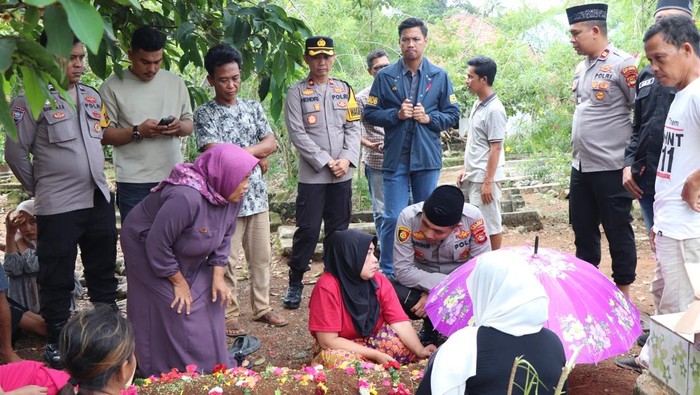 Kelvin yang ditemukan tinggal kerangka dimakamkan