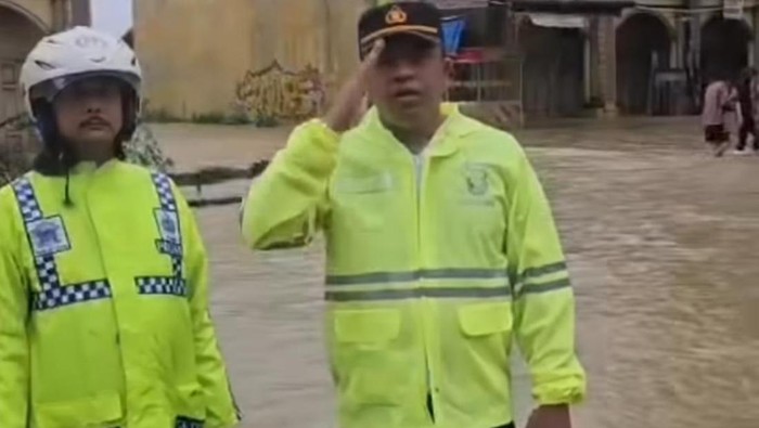 Kondisi banjir di Jalan Jamin Ginting KM 15. (Foto: dok. Polsek Medan Tuntungan)