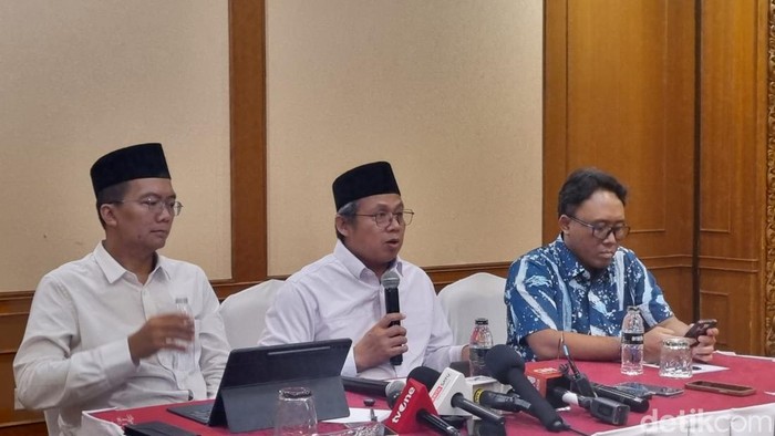 Konferensi pers PBNU terkait pencopotan Gus Yahya, di sebuah hotel kawasan Senayan, Jakarta Pusat, Kamis (27/11/2025).