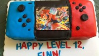 Berharap mendapat Nintendo Switch untuk ulang tahunnya, tapi yang muncul justru replika Switch berbentuk kue yang terlihat seperti konsol asli. Prank manis ini sukses bikin si kecil terkecoh! Foto: boredpanda