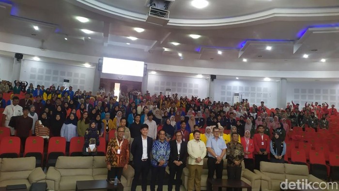 Kuliah umum Unhas membahas kedaulatan pangan hingga AI.