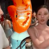 Kwon Eunbi yang memakai dress putih terlihat cantik tapi fitur wajahnya memang tidak berdimensi seperti dalam postingan-postingan di akun sendiri. Hal itu bisa jadi karena pencahayaan atau makeup. Foto: Instagram @3eunji__