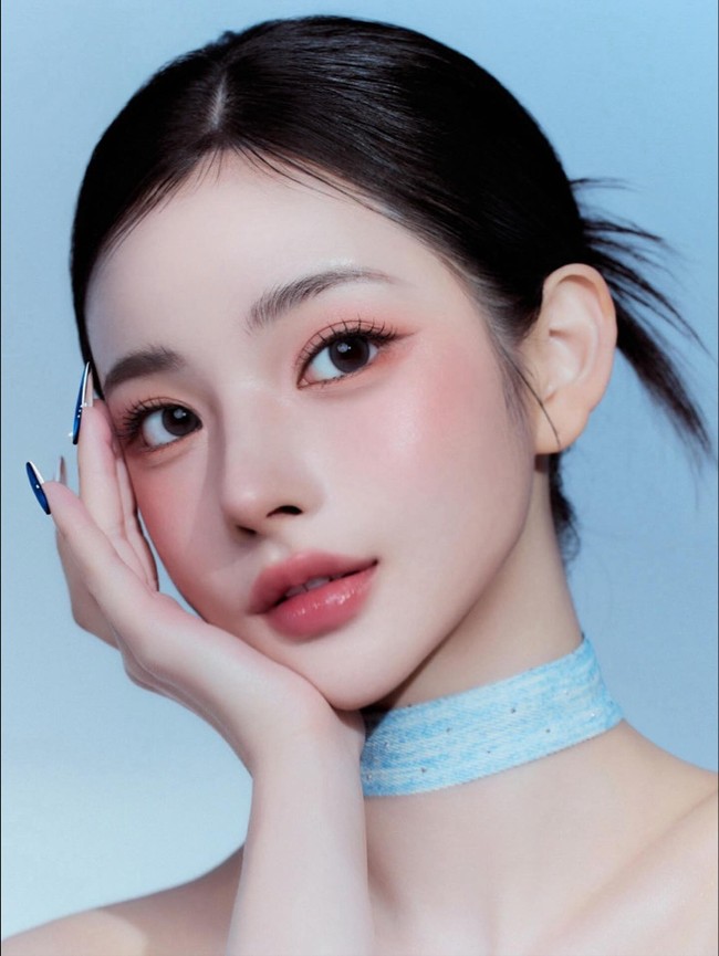 Dalam berbagai postingan, Kwon Eunji memukau netizen terpukau dengan wajah kecil, hidup mancung, dan dagu yang lancip. Banyak orang yang harus memastikan bahwa ia bukan influencer AI. Foto: Instagram @3eunji__