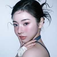 Dengan fitur wajahnya yang menawan, Kwon Eunji sering di-endorse brand kosmetik hingga klinik operasi plastik. Foto: Instagram @3eunji__