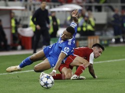 Di Piraeus markas Olympiakos, Kamis (27/11/2025) dini hari WIB, Real Madrid mendapat perlawanan alot dari tim tuan rumah. Foto: REUTERS/Louiza Vradi