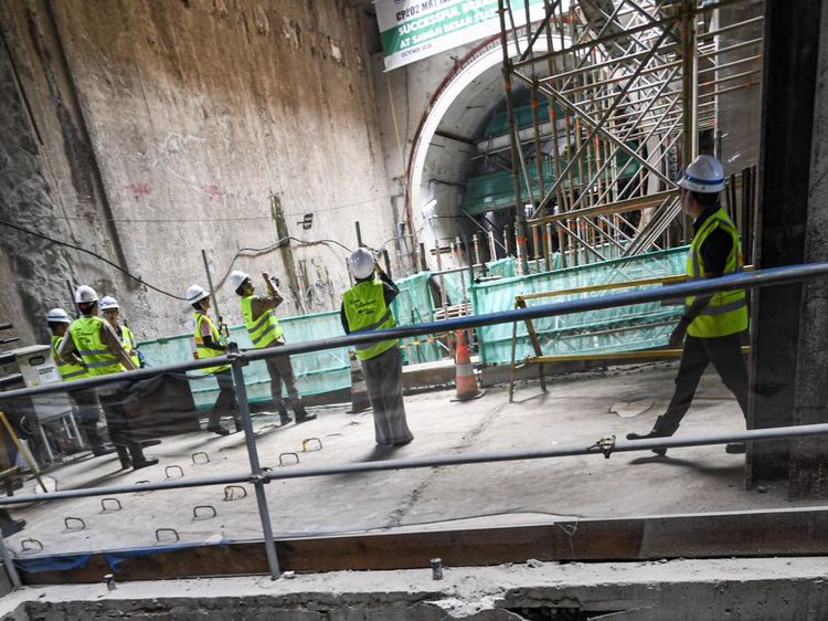 Melihat dari Dekat Stasiun Terdalam dan Terowongan Bertingkat di Jakarta