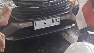 Viral Mobil LCGC Pakai Nopol Nyeleneh: Depan W4NDI, Belakang T1ARA