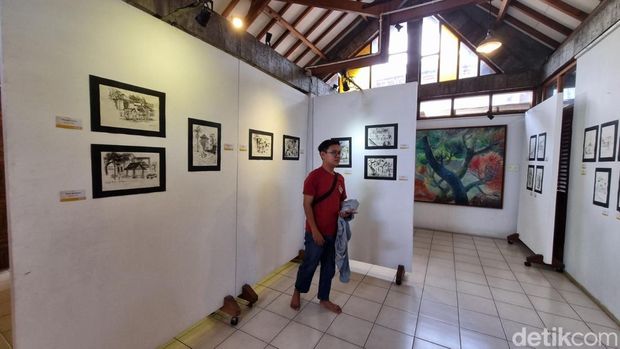 Suasana pameran 'Rally Sketsa Napak Tilas 100 Tahun Tino Sidin' di Museum Taman Tino Sidin, Ngestiharjo, Kasihan, Bantul, Kamis (27/11/2025).